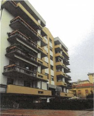 Prato via Bologna bilocale con balcone e garage