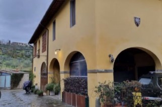 Scandicci colline via dell' Arrigo splendido appartamento con terreno agricolo